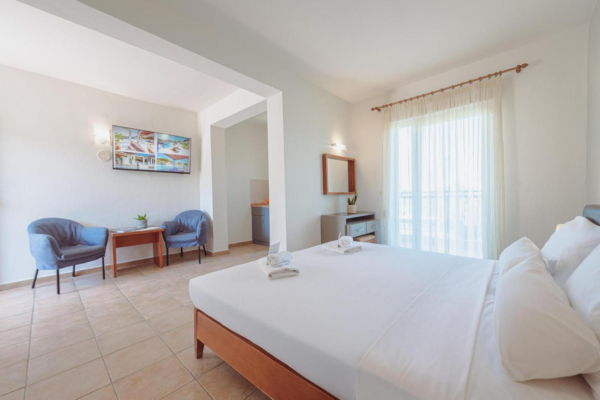 Ampelia Hotel Kassandra Ханіоті Екстер'єр фото